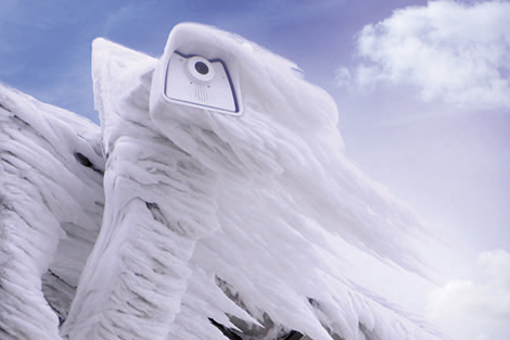 MOBOTIX氷結画像だが使用可能温度は-30～＋60℃、最高でIP66に準拠